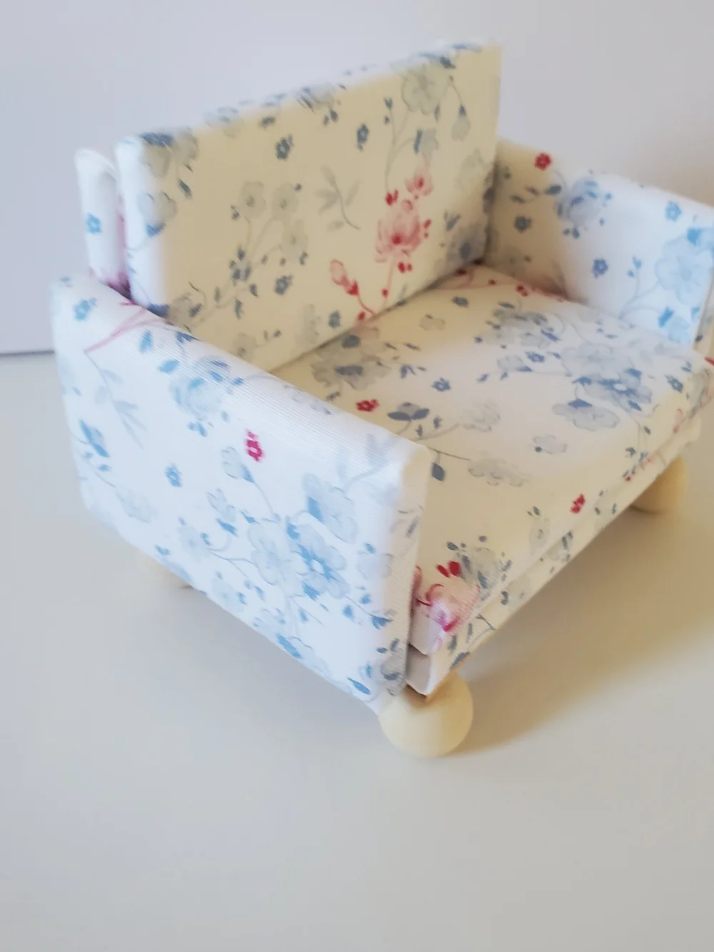 Miniature Dollhouse 1:12 Scale Loveseat Floral Sofa Maileg